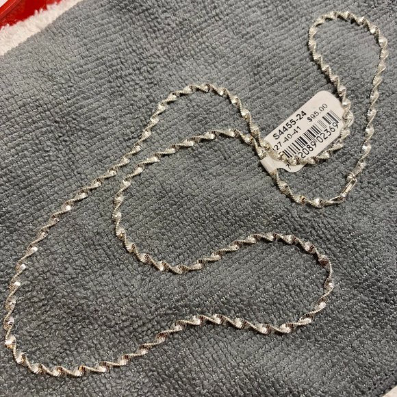 .925 Sterling Italy 24" Twisted Herringbone Chain. Sterling Silver. (535) - Picture 1 of 6